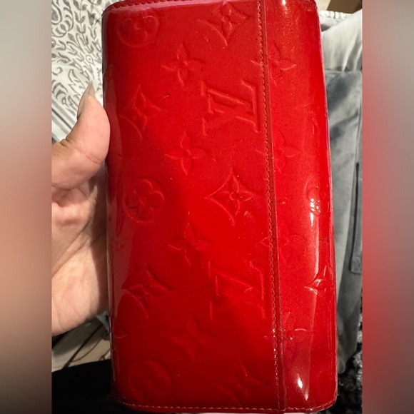 Authentic Louis Vuitton Red Vernis Sarah Wallet on Chain - Picture 14 of 15